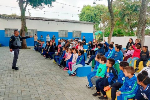 EDUCAÇÃO PARA UM TRÂNSITO MAIS SEGURO