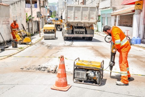 APARECIDA NA OPERAÇÃO TAPA BURACO SEGUE NA PONTE ALTA E CENTRO